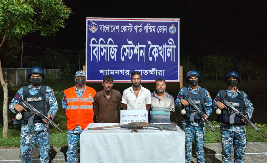সাতক্ষীরার ৩৩ লাখ টাকা মূল্যের ফেন্সিডিল ও শ বিপুল পরিমাণ ভারতীয় ওষুধ জব্দ করে