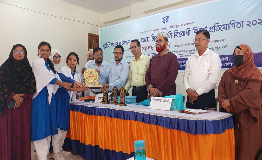 বাউফলে দুর্নীতি বিরোধী বিতর্ক প্রতিযোগিতা অনুষ্ঠিত, চ্যাম্পিয়ন বাউফল বালিকা বিদ্যালয় 