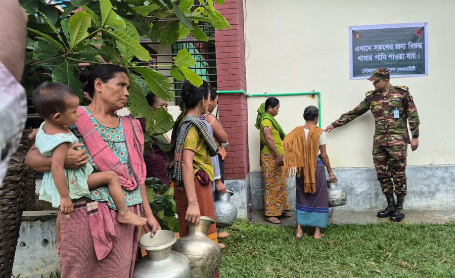 পাহাড়ে স্বস্তির ধারা: সেনাবাহিনীর উদ্যোগে সুপেয় পানি পেল পানছড়ির দুর্গম চিকনচান পাড়া