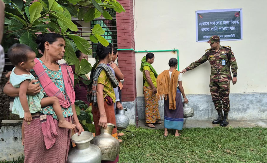 পাহাড়ে স্বস্তির ধারা: সেনাবাহিনীর উদ্যোগে সুপেয় পানি পেল পানছড়ির দুর্গম চিকনচান পাড়া