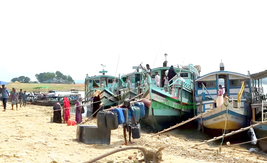 কাপ্তাই হ্রদে পানিশূন্যতায় বিদ্যুৎ উৎপাদনে ধস, নৌ-যোগাযোগে চরম দুর্ভোগ