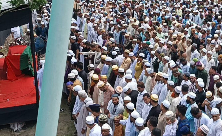 নেছারাবাদে বিএনপি নেতা ওয়াহিদের জানাজায় মানুষের ঢল