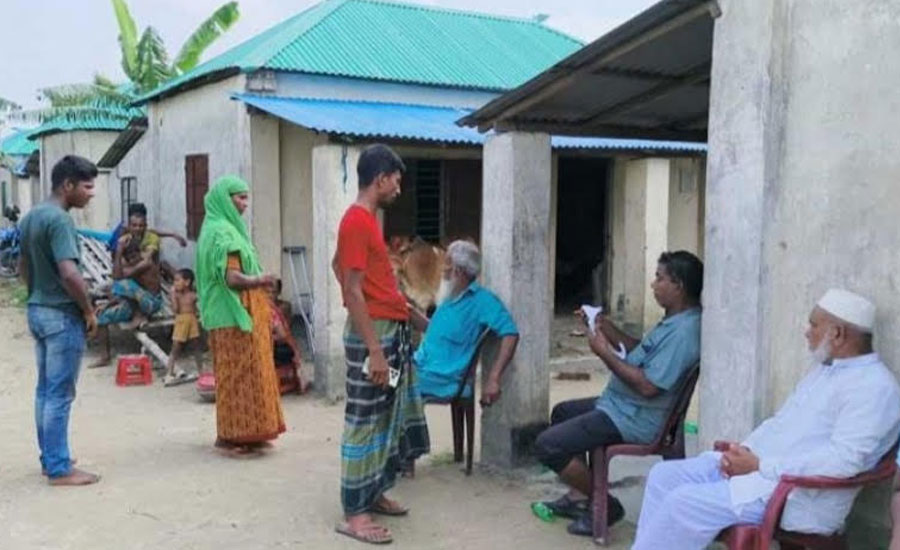 সরকারি গুচ্ছগ্রামের ঘরে হামলা-ভাঙচুর, থানায় অভিযোগ