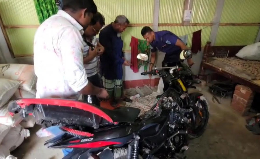 ফুলবাড়ীতে মোটরসাইকেলের গোপন চেম্বারে ৩ কেজি গাঁজা, তিন মাদক কারবারি পলাতক