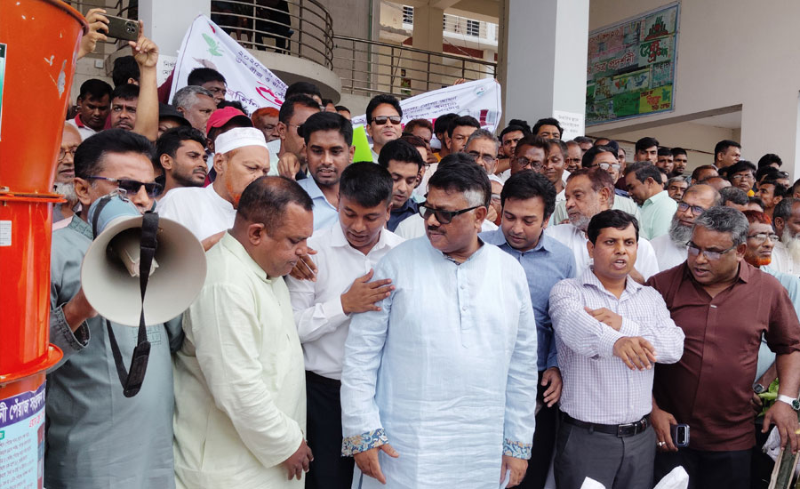 নলডাঙ্গায় বিশেষ চাহিদাসম্পন্ন শিক্ষার্থীদের মাঝে অ্যাসিস্টিভ ও কৃষি প্রণধনা বিতরণে হুইপ দুলু