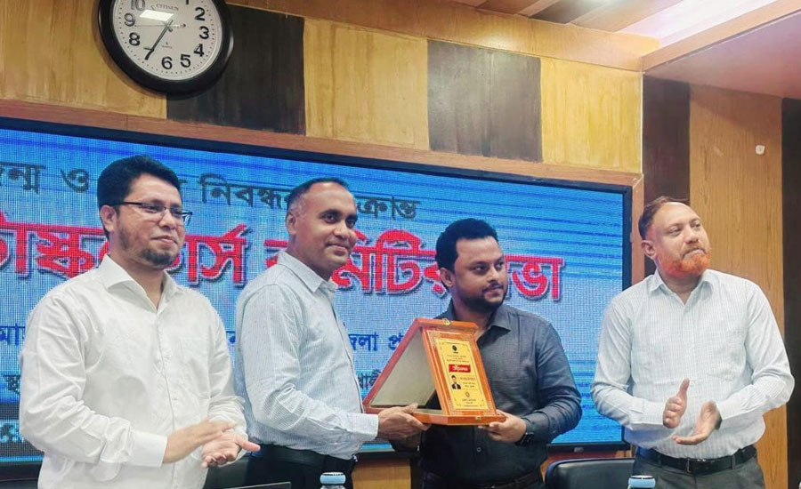 জন্ম-মৃত্যু নিবন্ধনে মে মাসে বরিশাল বিভাগের শ্রেষ্ঠ ইউএনও গলাচিপার ইজাজুল হক 