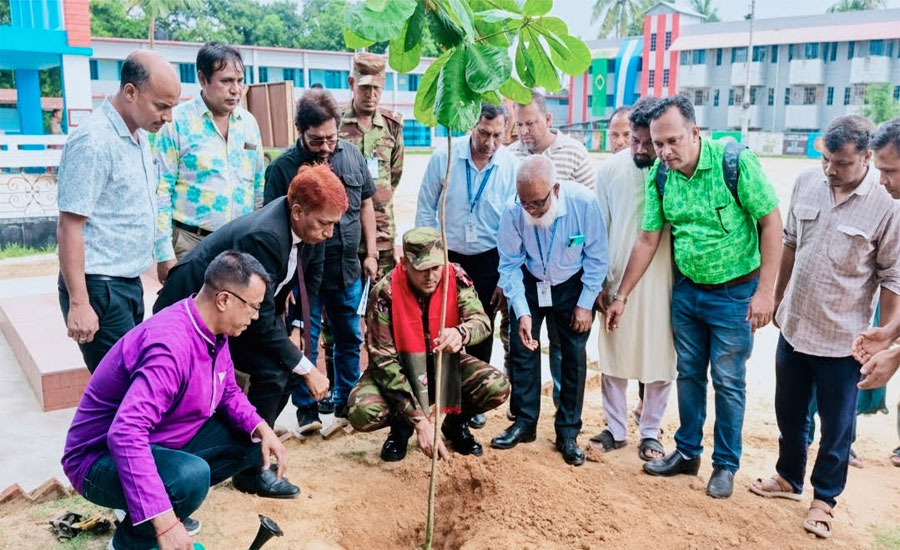 রাঙামাটিতে বৃক্ষরোপণ কর্মসূচি, শিক্ষার্থীদের মাঝে চারা বিতরণ