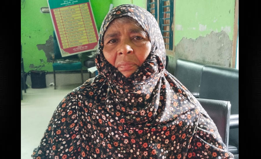 সাতক্ষীরা জেলার কালিগঞ্জে ছেলের নির্যাতনে অতিষ্ঠ বৃদ্ধ মা, প্রতিকার চেয়ে ইউএনও’র কাছে অভিযোগ