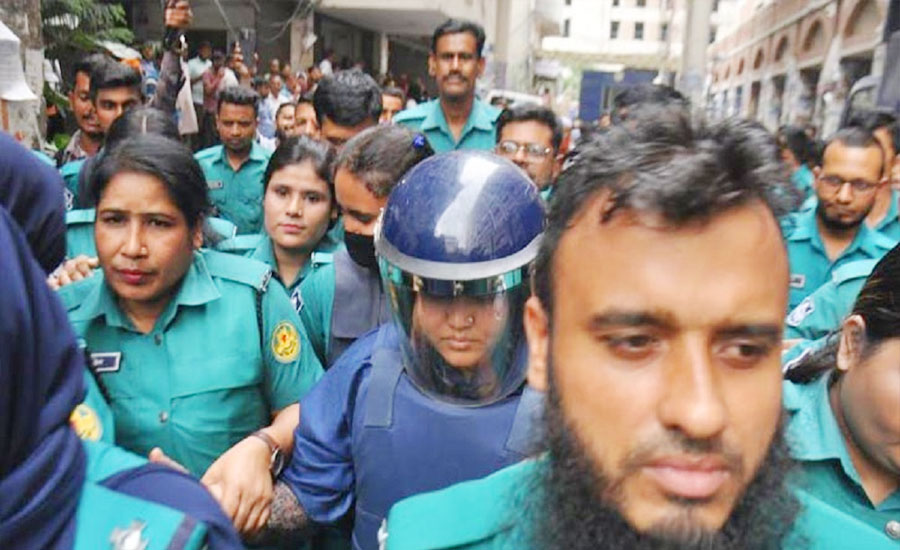 আদালতে মমতাজকে দেখে কেউ গাইলেন বুকটা ফাইট্টা যায়, কেউ করলেন শিল্পীর কাছে গান শোনার আব্দার