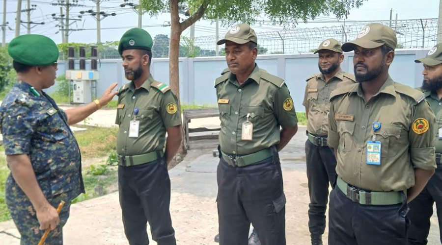 নড়াইলে আনসার ও ভিডিপির বিভিন্ন কার্যক্রম পরিদর্শন করলেন খুলনা রেঞ্জ কমান্ডার