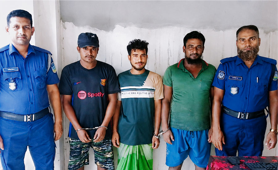 ঝিনাই নদীতে অবৈধ বালু উত্তোলন: তিন শ্রমিক দণ্ডিত