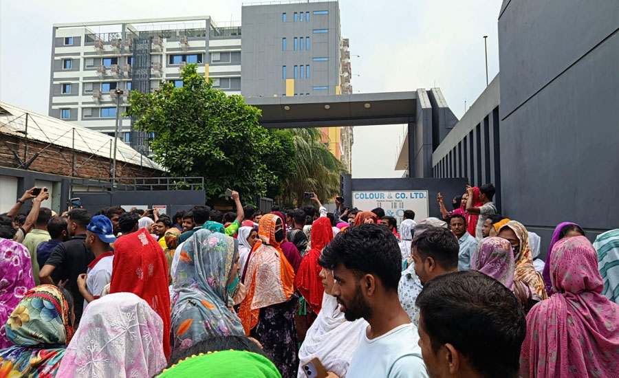 শ্রীপুরে বল প্রয়োগে শ্রমিকের মৃত্যু ঘিরে বিক্ষোভ, সড়ক অবরোধে উত্তেজনা