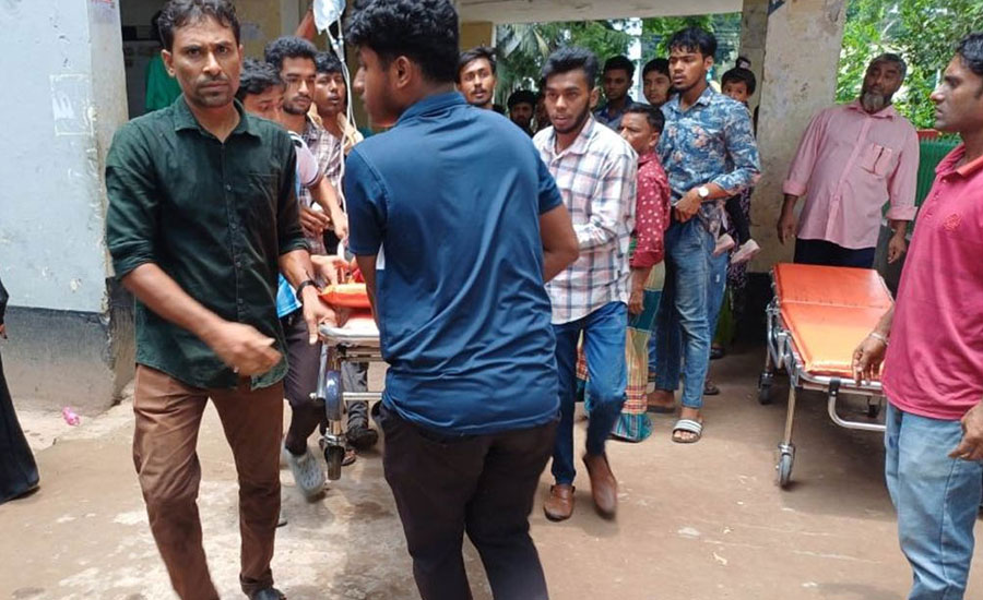 লক্ষ্মীপুরে বাসায় ঢুকে মা ও দুই মেয়েকে কুপিয়ে হত্যা, গুরুতর জখম আরেক মেয়ে