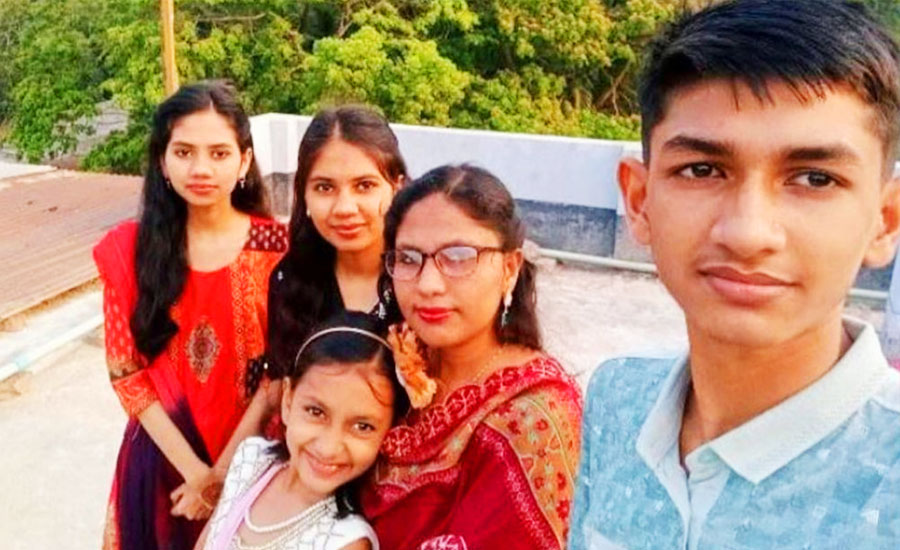 বিদ্যুৎস্পৃষ্টে বাবা, ঘাতকের হাতে মা ও তিন মেয়ের মৃত্যুতে শেষ একটি পরিবার