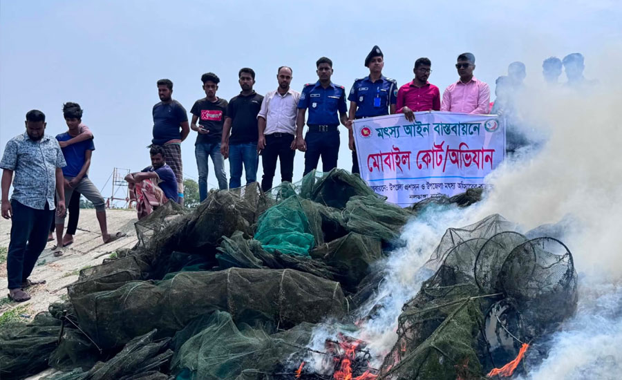 নলডাঙ্গায় মোবাইল কোর্ট  পরিচালনায় ৪৫টি নিষিদ্ধ চায়না দুয়ারী জাল জব্দ