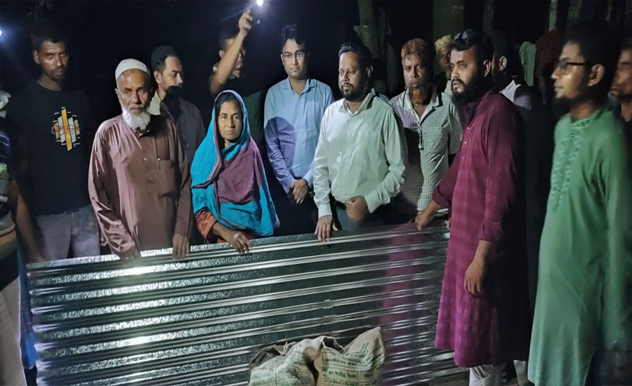 ভান্ডারিয়ায় প্রতিমন্ত্রীর নির্দেশনায় অগ্নিকাণ্ডে ক্ষতিগ্রস্ত পরিবারকে তাৎক্ষণিক সহায়তা