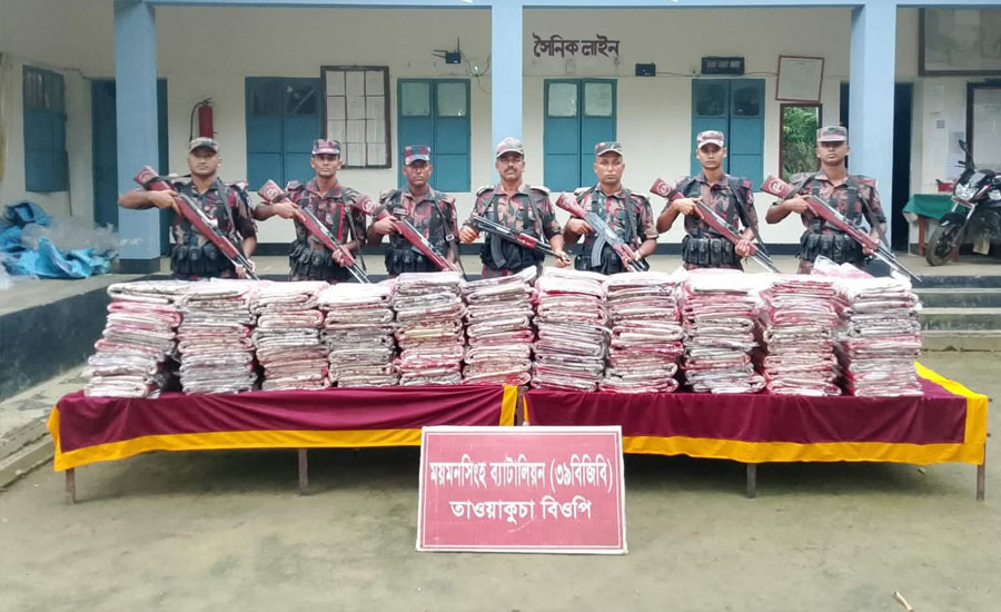 শেরপুরের শ্রীবরদীতে বিজিবির অভিযানে ২৯২টি ভারতীয় চোরাই শাড়ি জব্দ