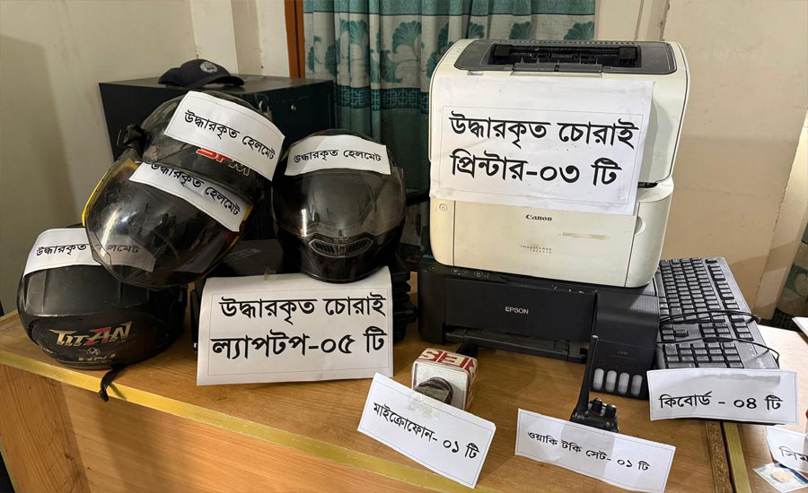 গাজীপুরে ভুয়া সরকারি কর্মকর্তা গ্রেপ্তার: ৩টি চোরাই মোটরসাইকেল ও পুলিশের সরঞ্জাম উদ্ধার