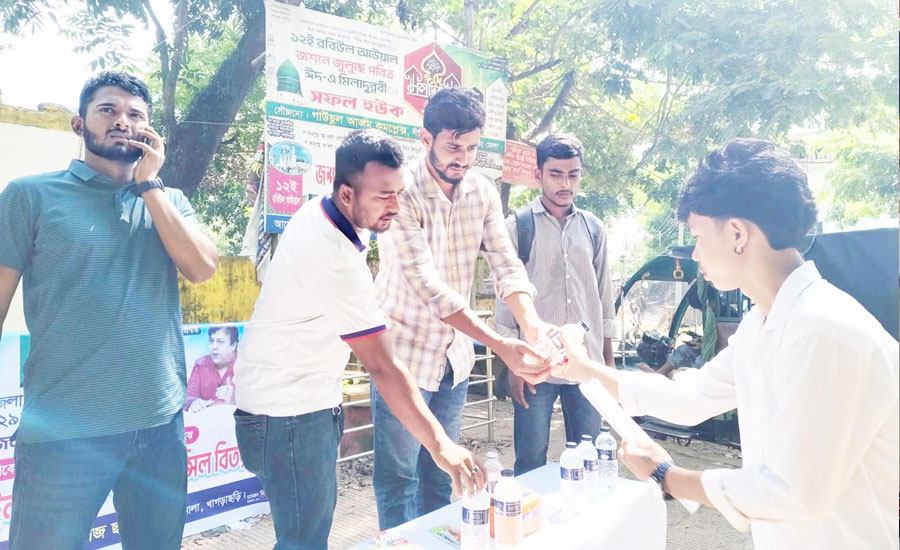 এইচএসসি পরীক্ষার্থীদের স্বস্তিতে রাখতে ছাত্রদলের মানবিক উদ্যোগ