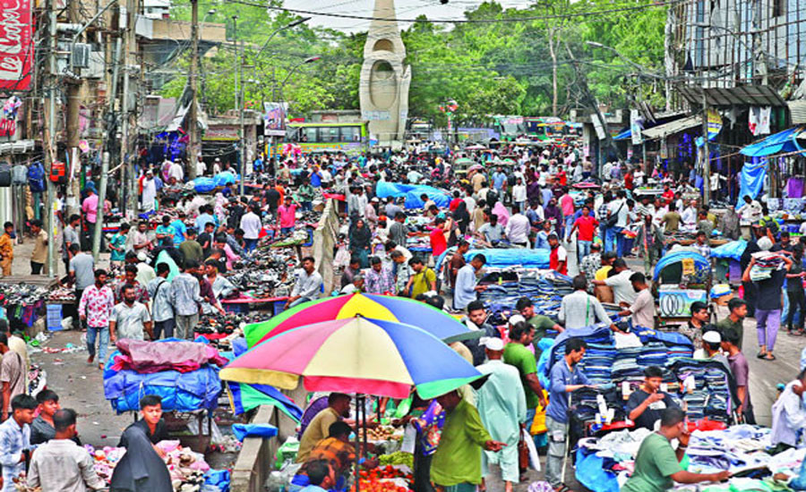 ঢাকার ফুটপাত ফের দখলে, ব্যবস্থাপনার সুফল আদৌ মিলবে?