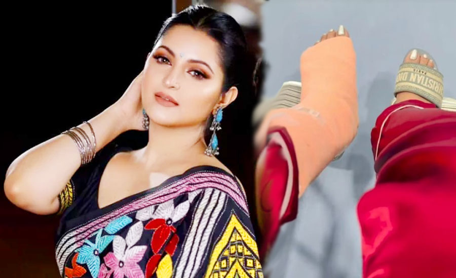 হঠাৎ হুইলচেয়ারে পরীমণি, ঘটনা কী? 