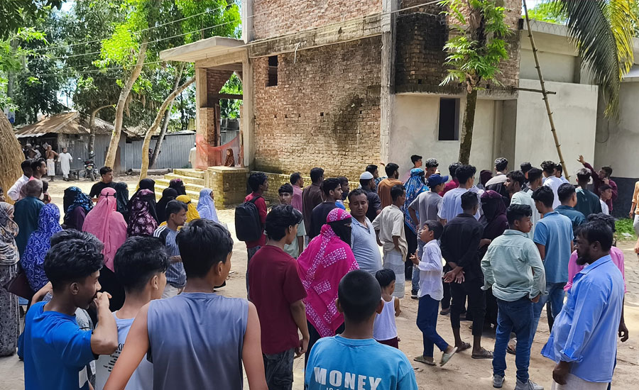 ৭ মাসেও ঘরে ফেরা হয়নি আলাউদ্দিন গংদের, জামিনের পরও গ্রামে প্রবেশে বাধার অভিযোগ