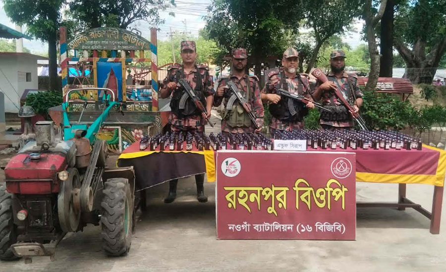 গোমস্তাপুর সীমান্তে বিজিবির অভিযান: বিপুল পরিমাণ ইস্কাফ সিরাপ ও পাওয়ার টিলার জব্দ