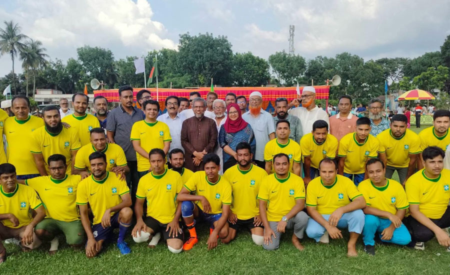 নাটোরের বড়াইগ্রামে বিশ্বকাপের আমেজে আর্জেন্টিনা-ব্রাজিল সমর্থকদের প্রীতি ফুটবল ম্যাচ