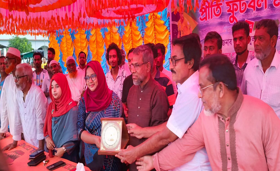 নাটোরের বড়াইগ্রামে বিশ্বকাপের আমেজে আর্জেন্টিনা-ব্রাজিল সমর্থকদের প্রীতি ফুটবল ম্যাচ