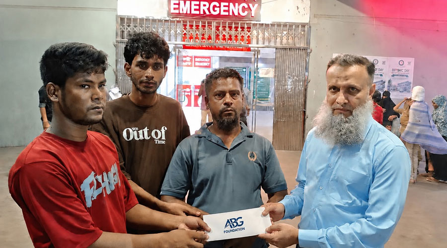 দগ্ধ রাকিবের চিকিৎসায় আনভীর বসুন্ধরা গ্রুপ ফাউন্ডেশনের সহায়তা 