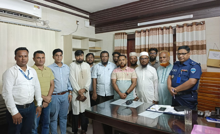 নাঙ্গলকোট থানার অফিসার ইনচার্জ (ওসি) শাহীনূর'র সাথে প্রেসক্লাব নেতৃবৃন্দের মতবিনিময় সভা