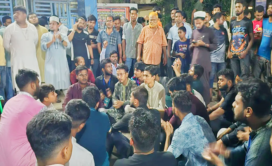 এনসিপির সমাবেশে ককটেল বিস্ফোরণের পর থানা ঘেরাও