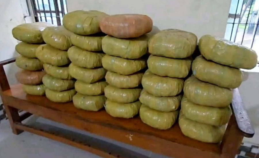 দুমকীতে ৬৬ কেজি গাঁজা সহ পিকআপ জব্দ