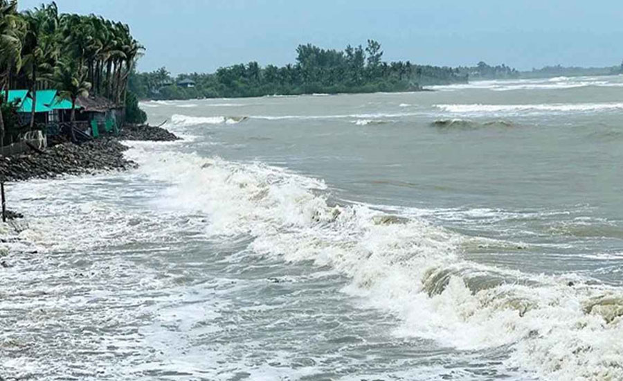 জোয়ারের পানিতে প্লাবিত সেন্টমার্টিন, আতঙ্কে দ্বীপবাসী