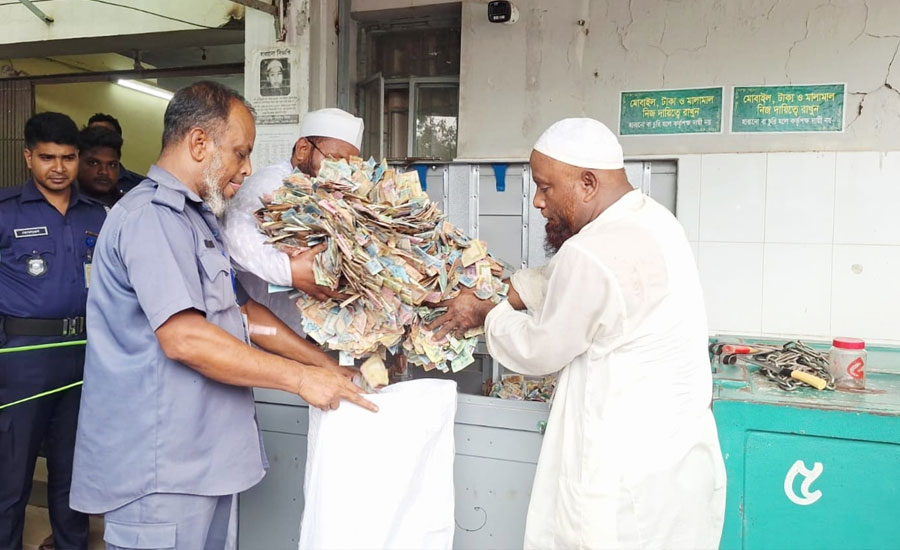 ৬ মাস পর খোলা হলো পাগলা মসজিদের ১৩ দানবাক্স মিলেছে ৪৩ বস্তা টাকা, চলছে গণনা