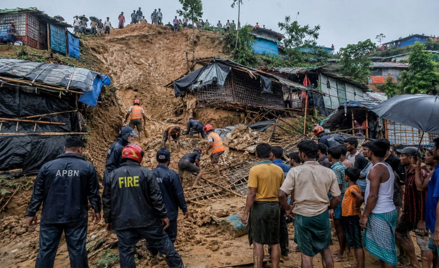 পাহাড়ধসে মাদ্রাসার ওপর পড়ে ৫ শিক্ষার্থীর মৃত্যু, মাটির নিচে আটকা অনেকে