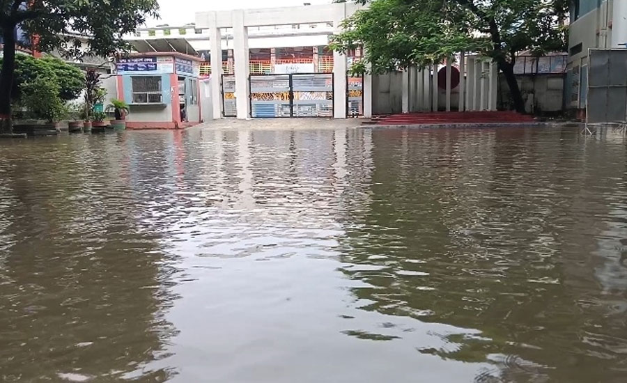 টঙ্গী সরকারি কলেজের অভ্যন্তরীণ প্রাঙ্গণে জলাবদ্ধতা, ভোগান্তিতে শিক্ষক-শিক্ষার্থী