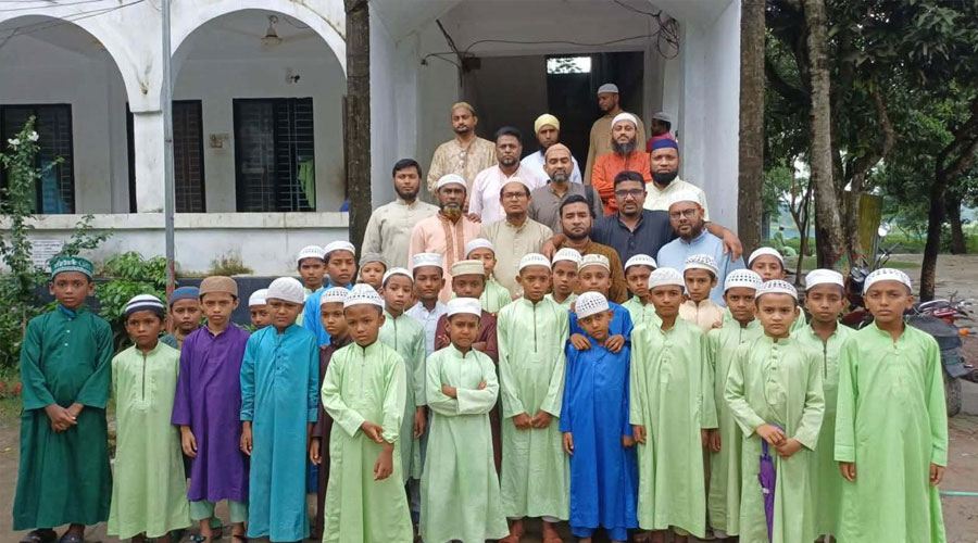 লাকসামে এসএসসি ৯৮ ব্যচের শিক্ষার্থীদের ব্যতিক্রমধর্মী মিলন মেলা