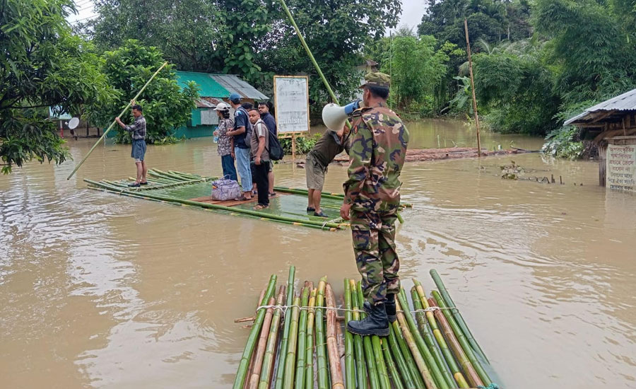 বাঘাইছড়িতে সেনাবাহিনীর সহায়তায় সাজেক ছাড়লেন আটকে পরা আরও ৩১১ পর্যটক