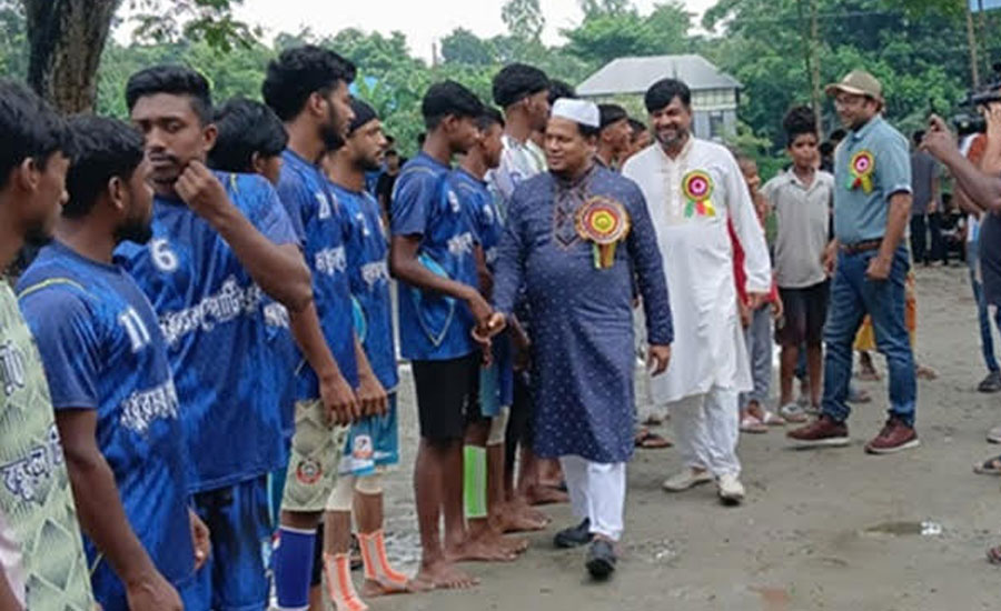 মধুরচর ফাইটার্সকে হারিয়ে স্পোটিং ক্লাব চ্যাম্পিয়ন, ট্রফি বিতরণ করলেন আবুল হাসেম বেপারী