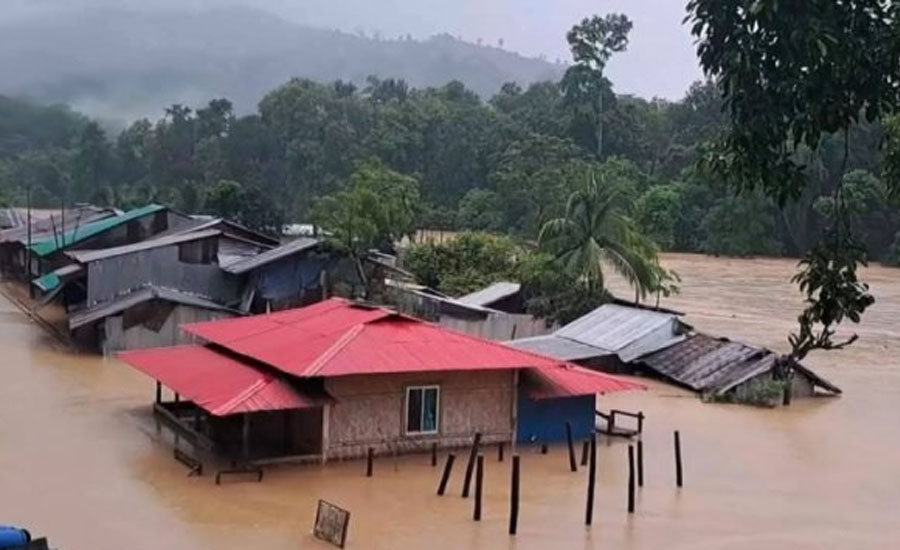 পানিতে ডুবে গেছে গোটা ইউনিয়ন, শুরু হয়েছে খাবার সংকট