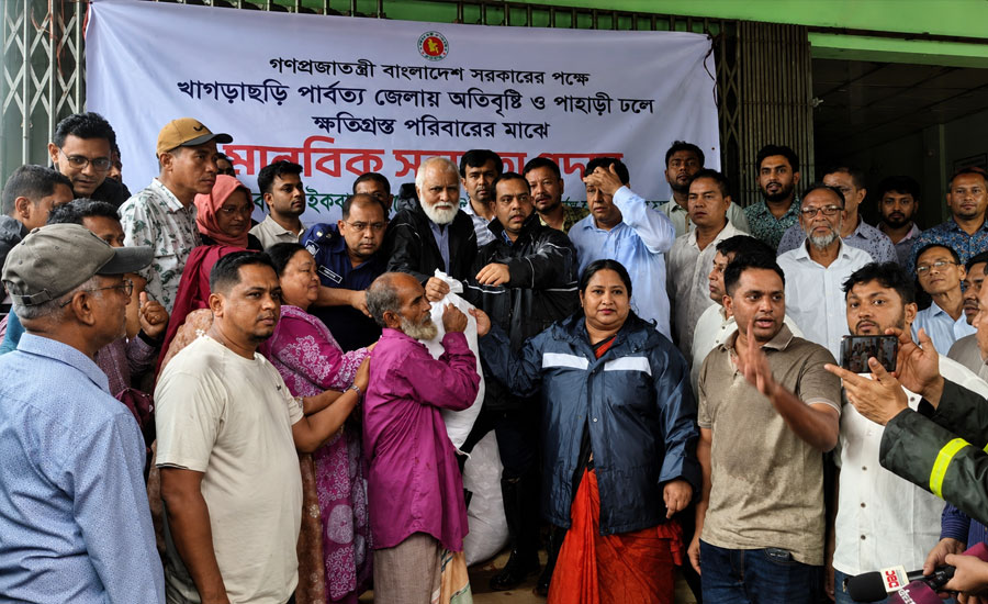 খাগড়াছড়ির বন্যায় এখনো পানিবন্দি সাড়ে ৩ হাজার পরিবার, দুর্গতদের পাশে থাকার আশ্বাস প্রতিমন্ত্রীর