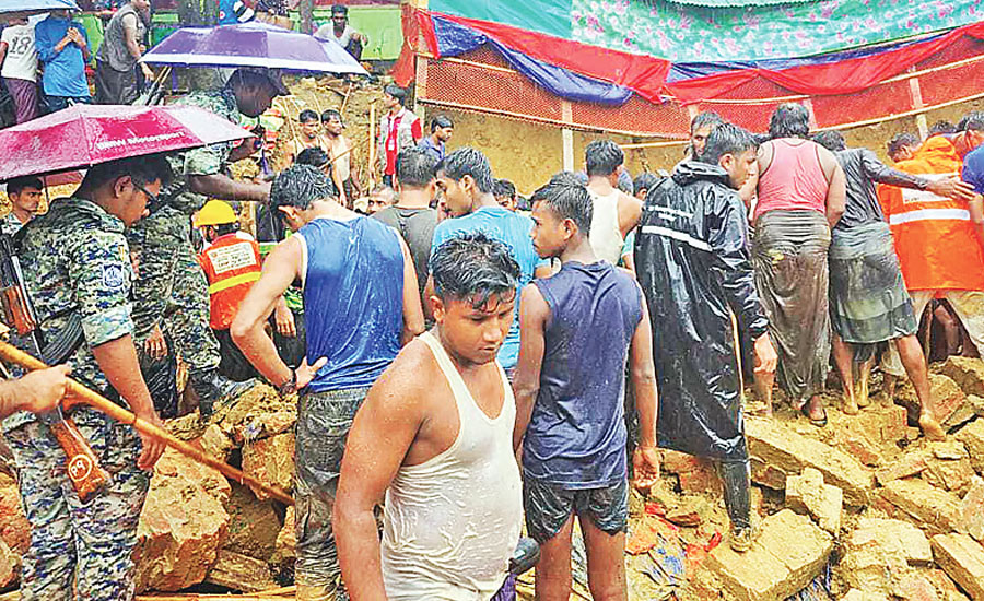 চট্টগ্রামে পাহাড় ধসে ১৩ জন নিহত