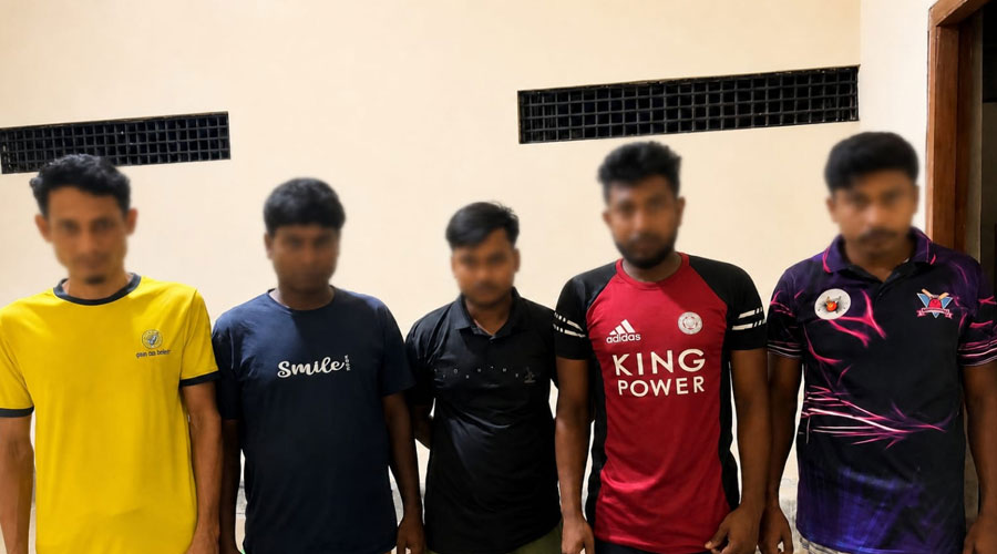 অনলাইন বেটিং চক্রে পুলিশের অভিযান, বাগমারায় মামলা ও আটক ৫