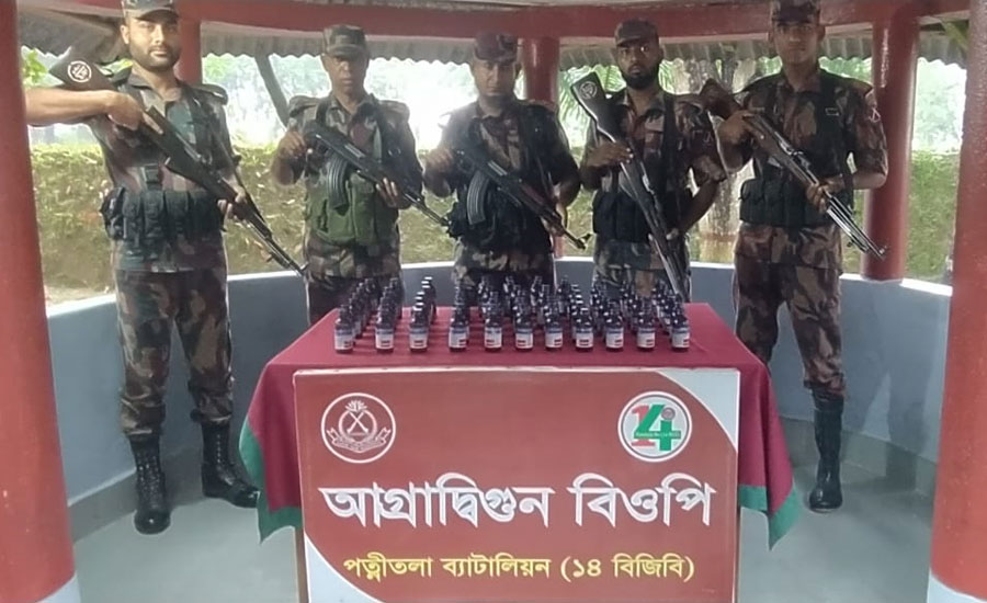 পত্নীতলায় বিজিবির অভিযানে বিপুল পরিমাণ মাদকদ্রব্য  উদ্ধার
