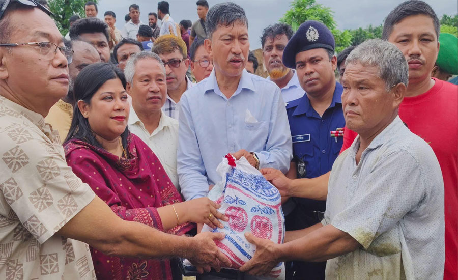 বাঘাইছড়িতে বন্যায় ক্ষতিগ্রস্ত এলাকা পরিদর্শন করলেন এমপির দীপেন দেওয়ান