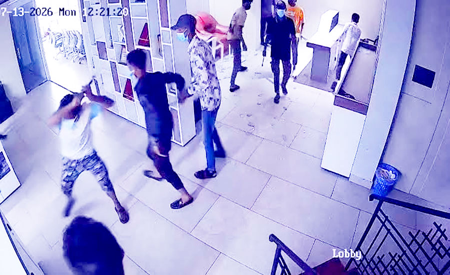 ব্যবসা করতে হলে এককালীন ২ কোটি টাকা দিবি, মাসে দিবি ১০ লাখ 