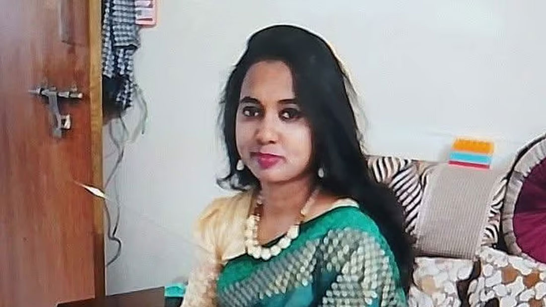 শিক্ষিকার মাথায় ছাত্রীর মায়ের ১০ কোপ, আঙুল বিচ্ছিন্ন, সারা শরীরে আঘাত