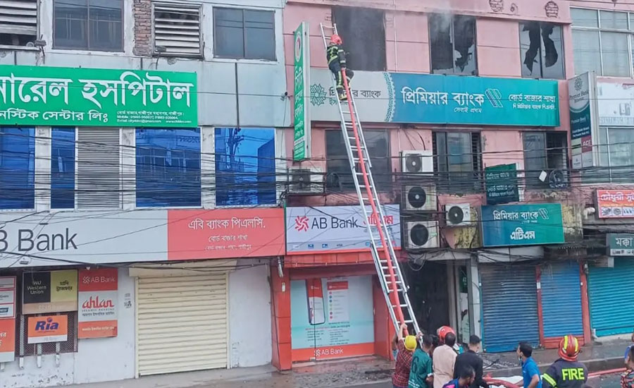 গাজীপুরের বোর্ডবাজারে সাততলা ভবনে অগ্নিকাণ্ড, দুই ঘণ্টার চেষ্টায় নিয়ন্ত্রণে ৫ ইউনিট