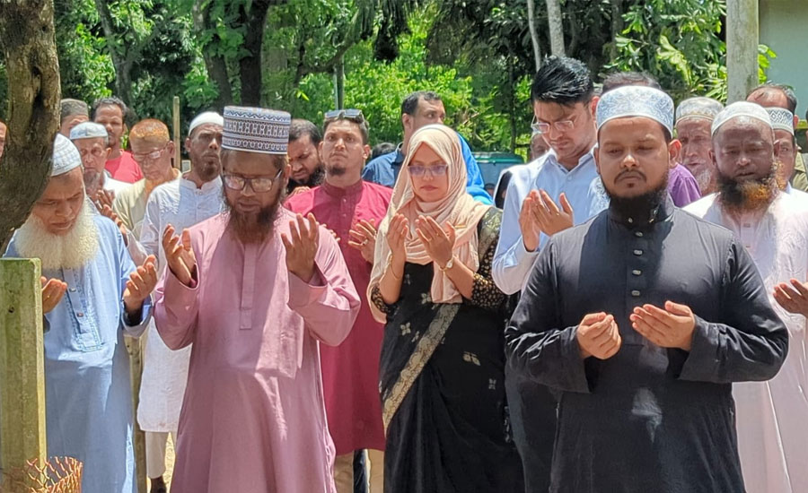 লাকসামে জুলাই শহীদ মো. ইউসুফের কবরে উপজেলা প্রশাসনের শ্রদ্ধাঞ্জলি। 